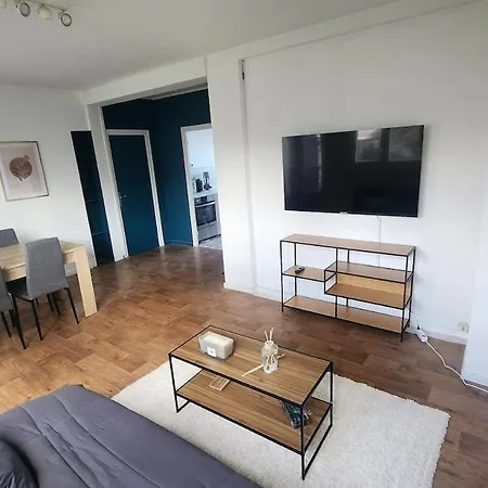8 People 24h Apartment